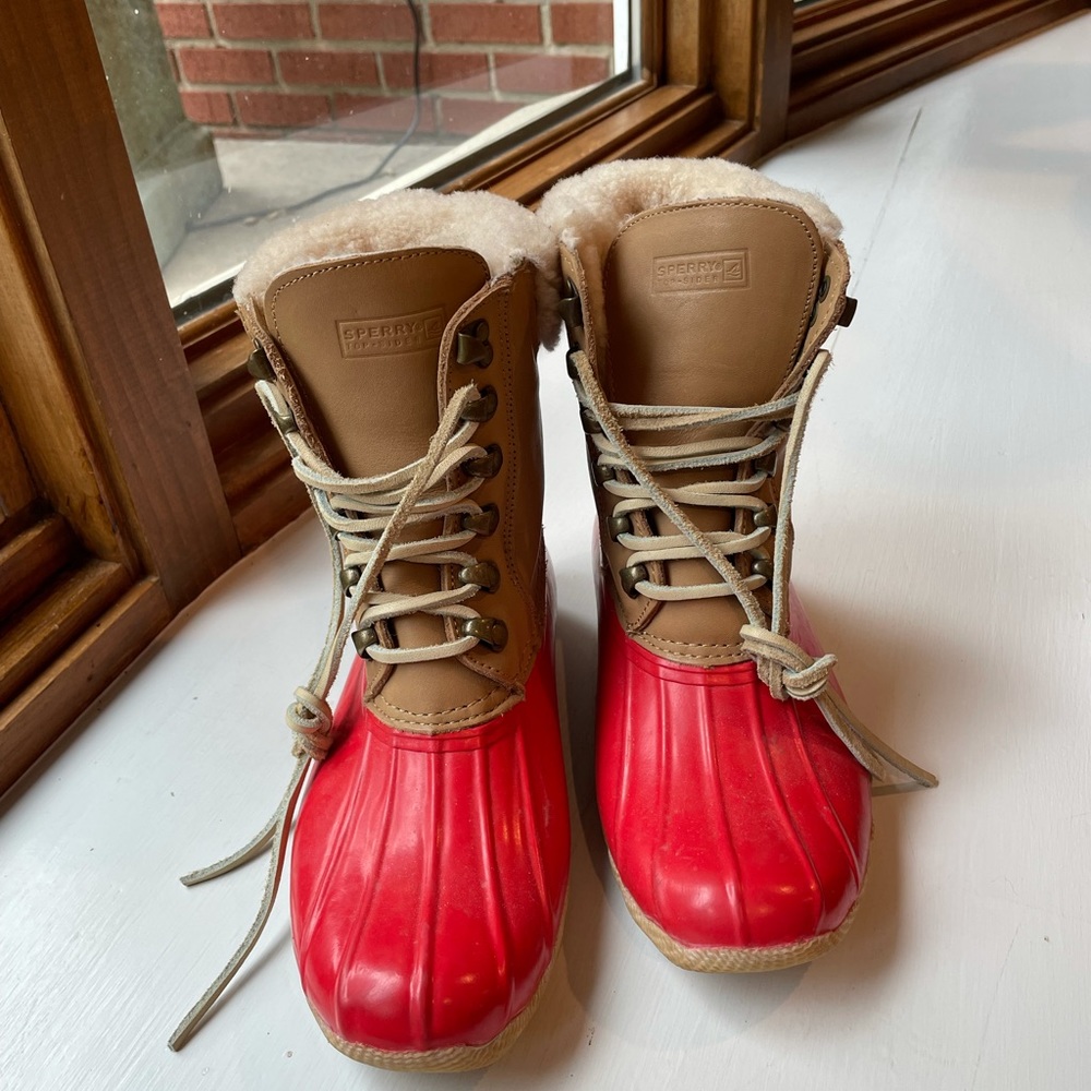CORAL COLORBLOCK SNOW BOOTS // SPERRY